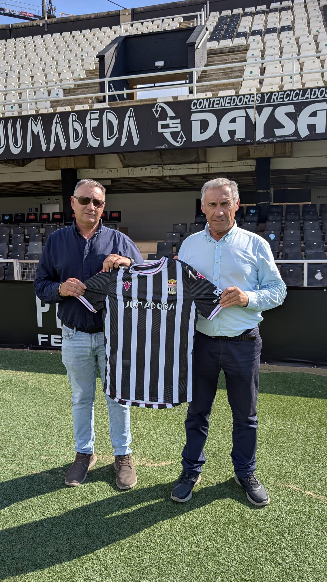 Presentación del patrocinio Jumabeda-Daysa en el estadio Cartagonova